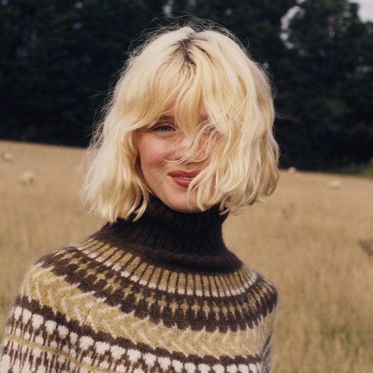 Maisie Peters Portrait