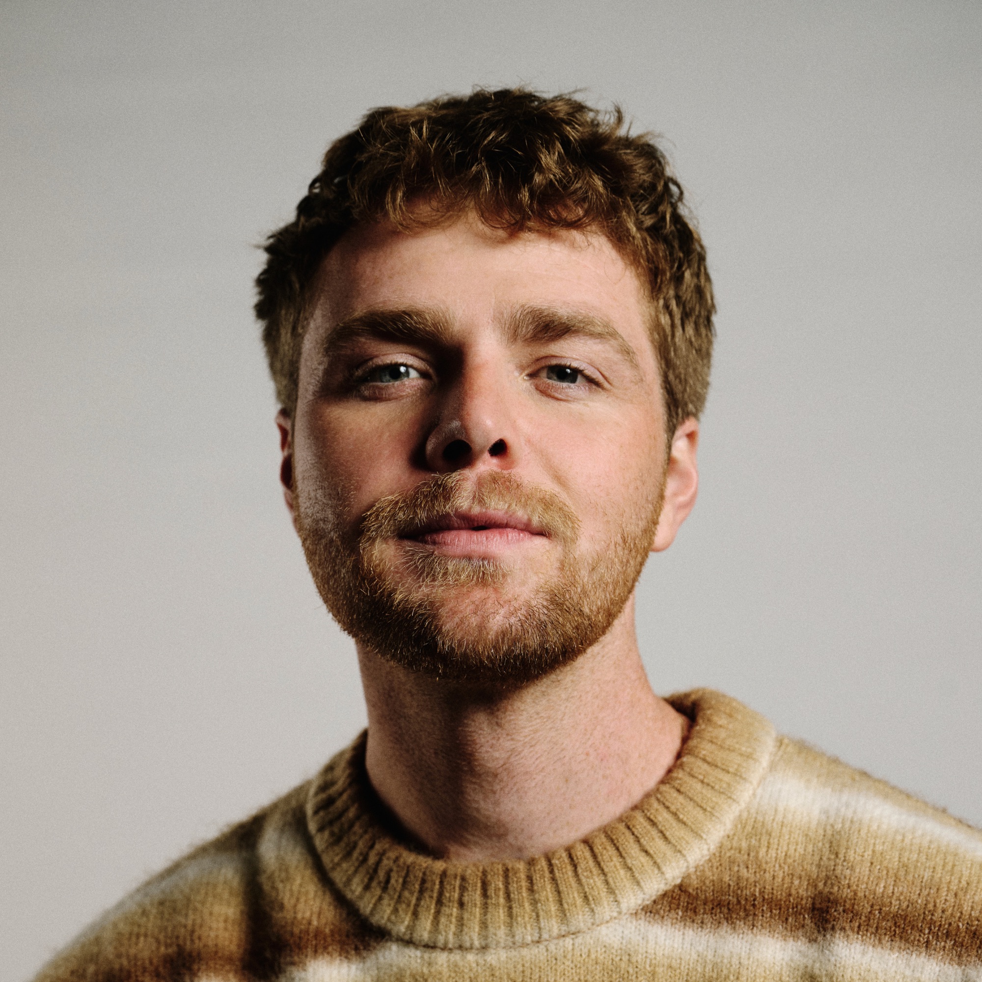 Alex Warren Portrait