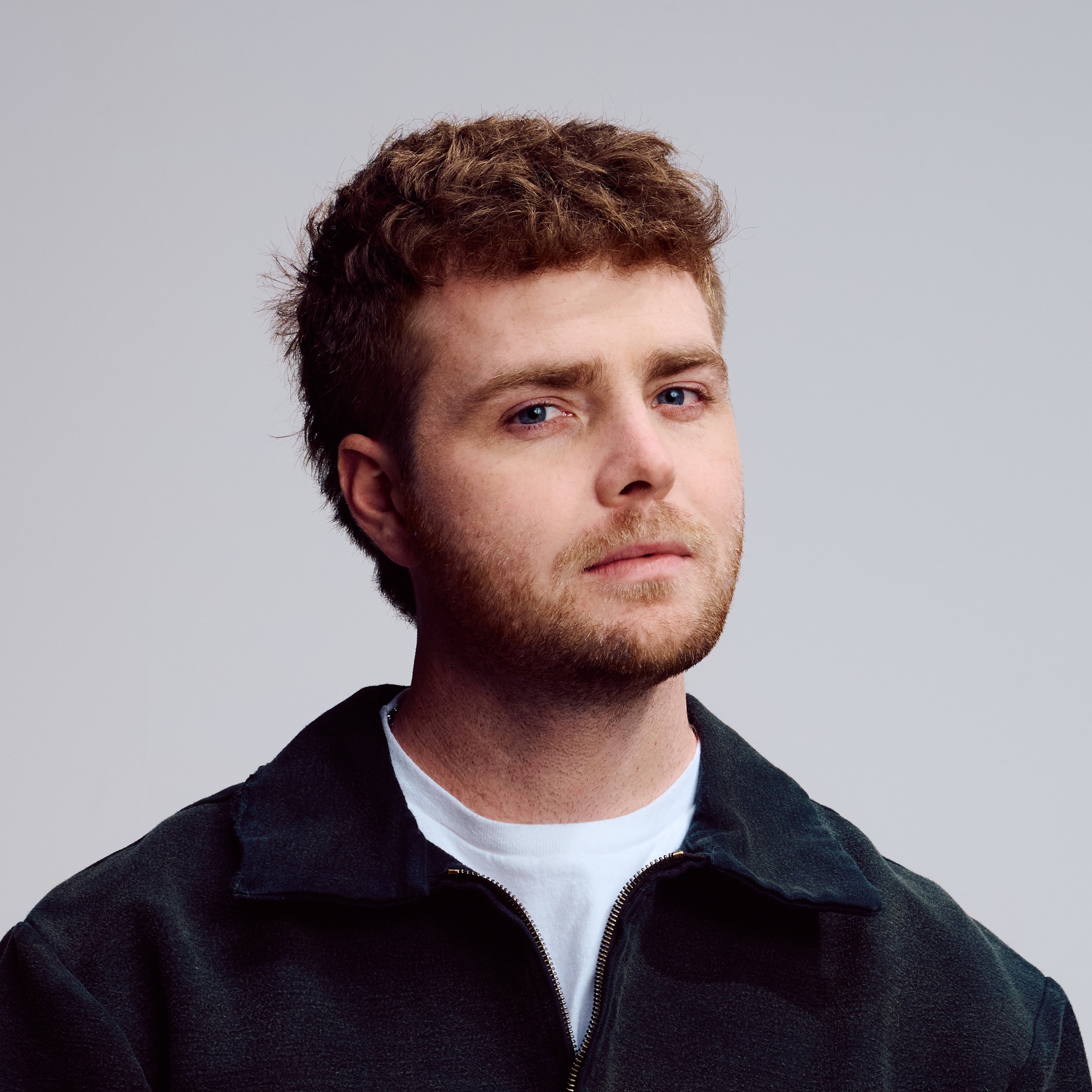 Alex Warren Portrait