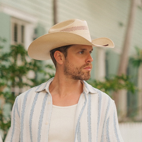 Dustin Lynch Portrait