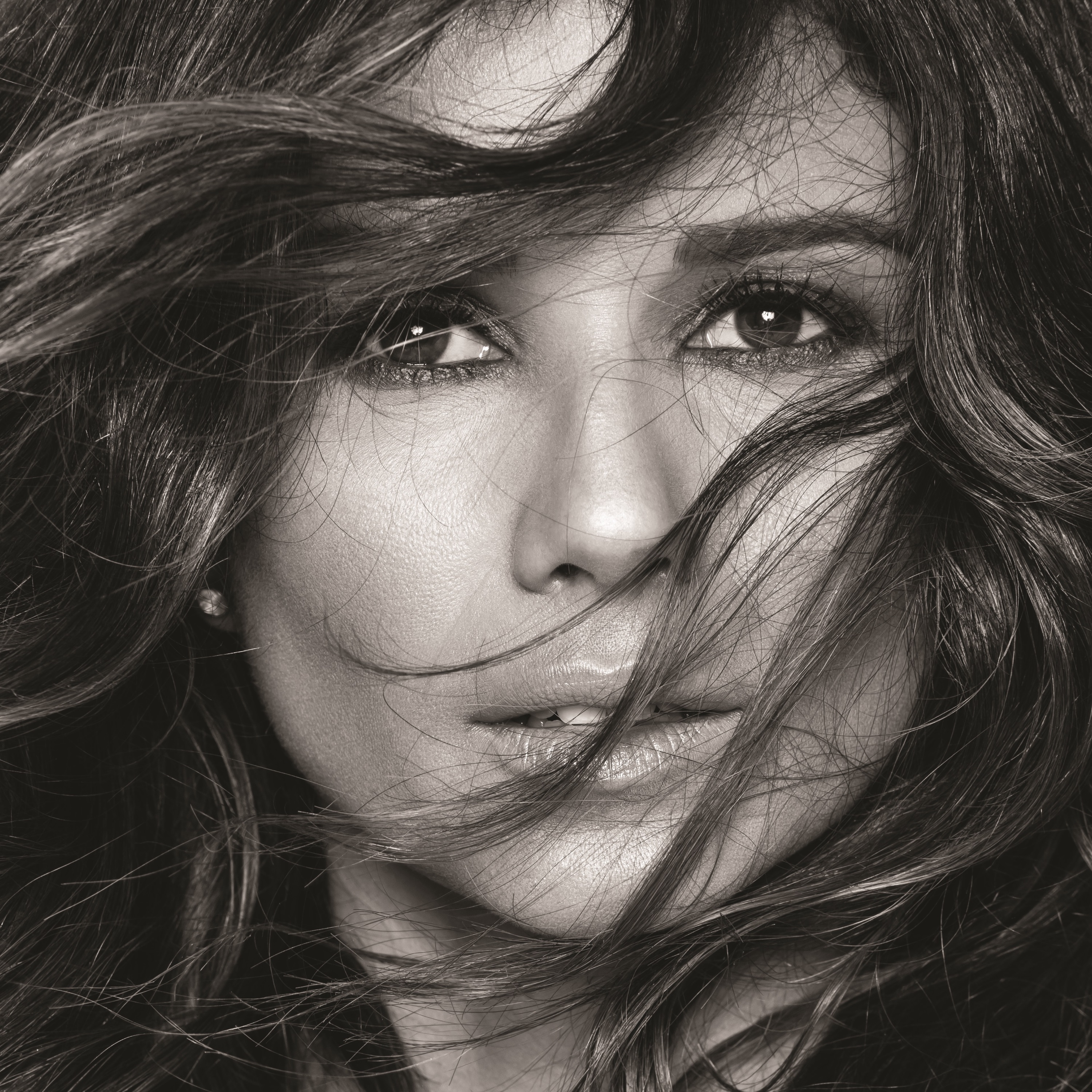 Paula Fernandes Portrait