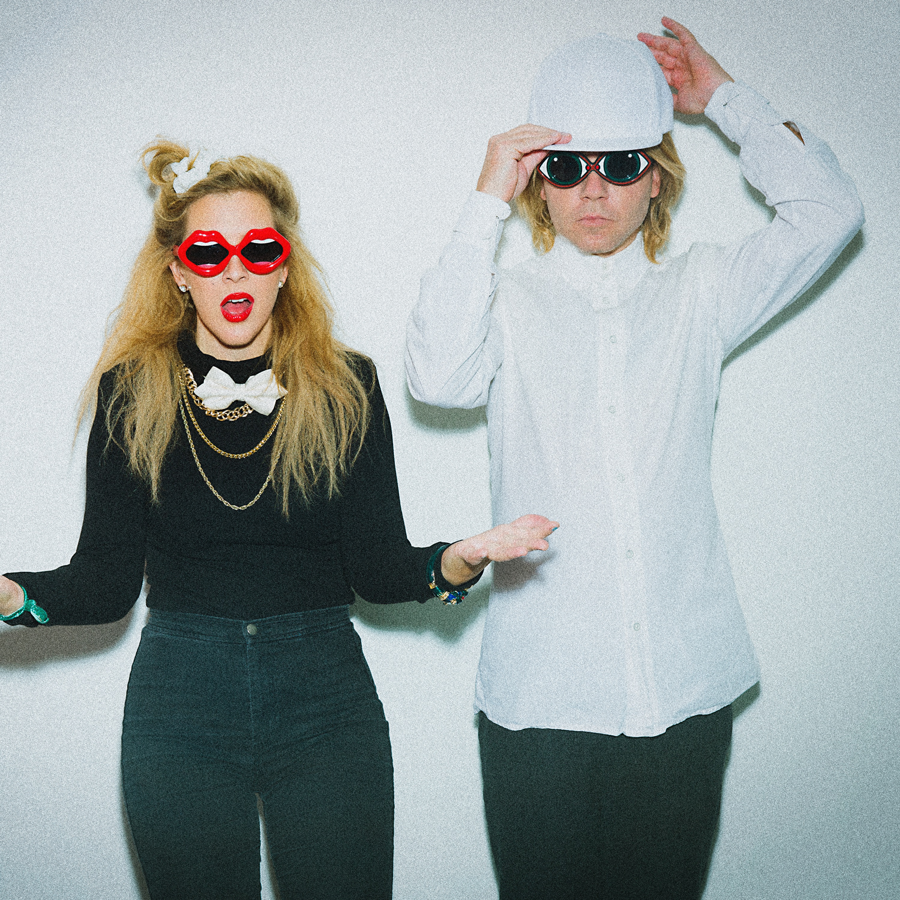 Niki & The Dove Portrait