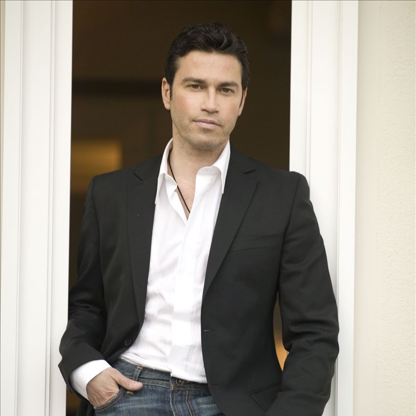 Mario Frangoulis portrait