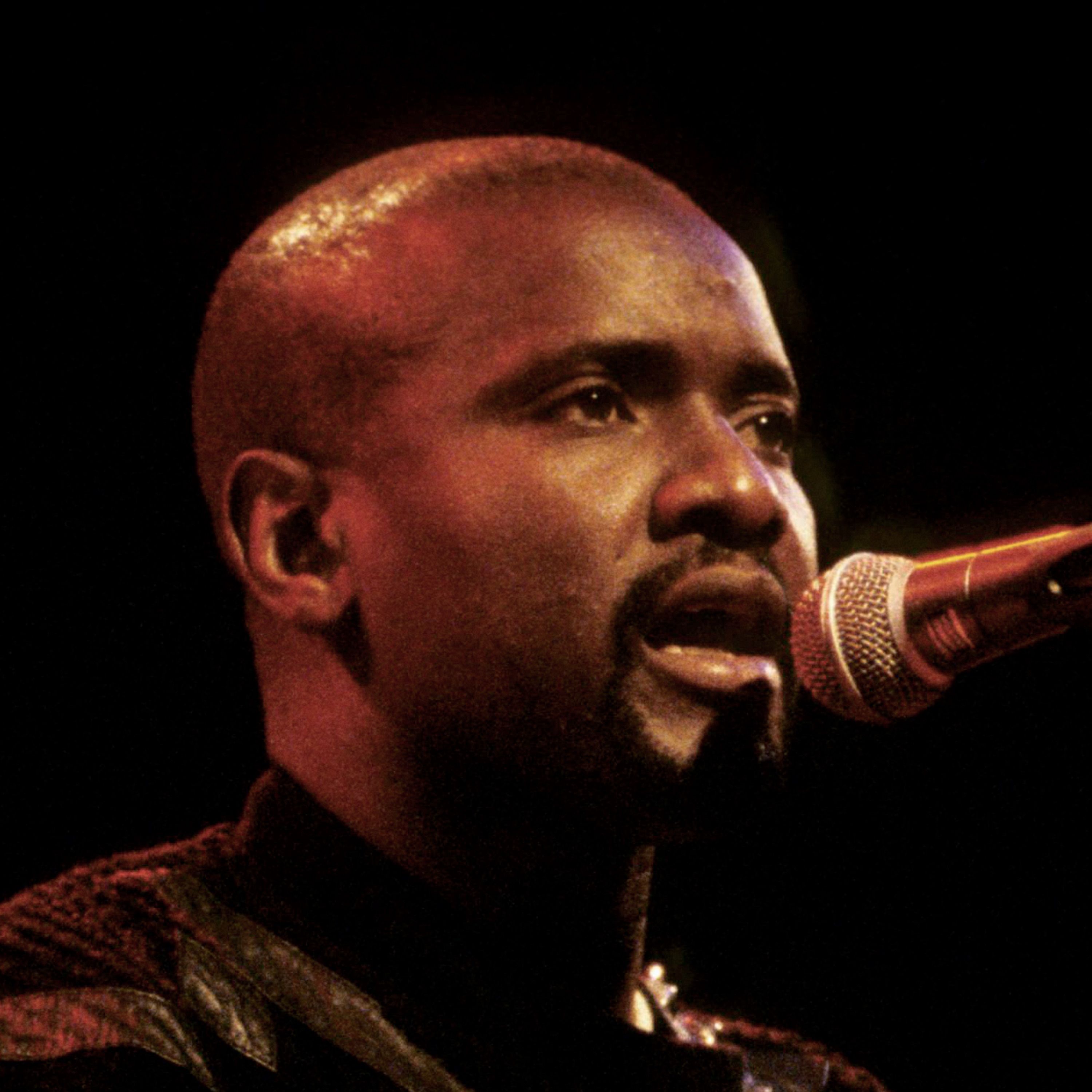 Ismaël Lô Portrait