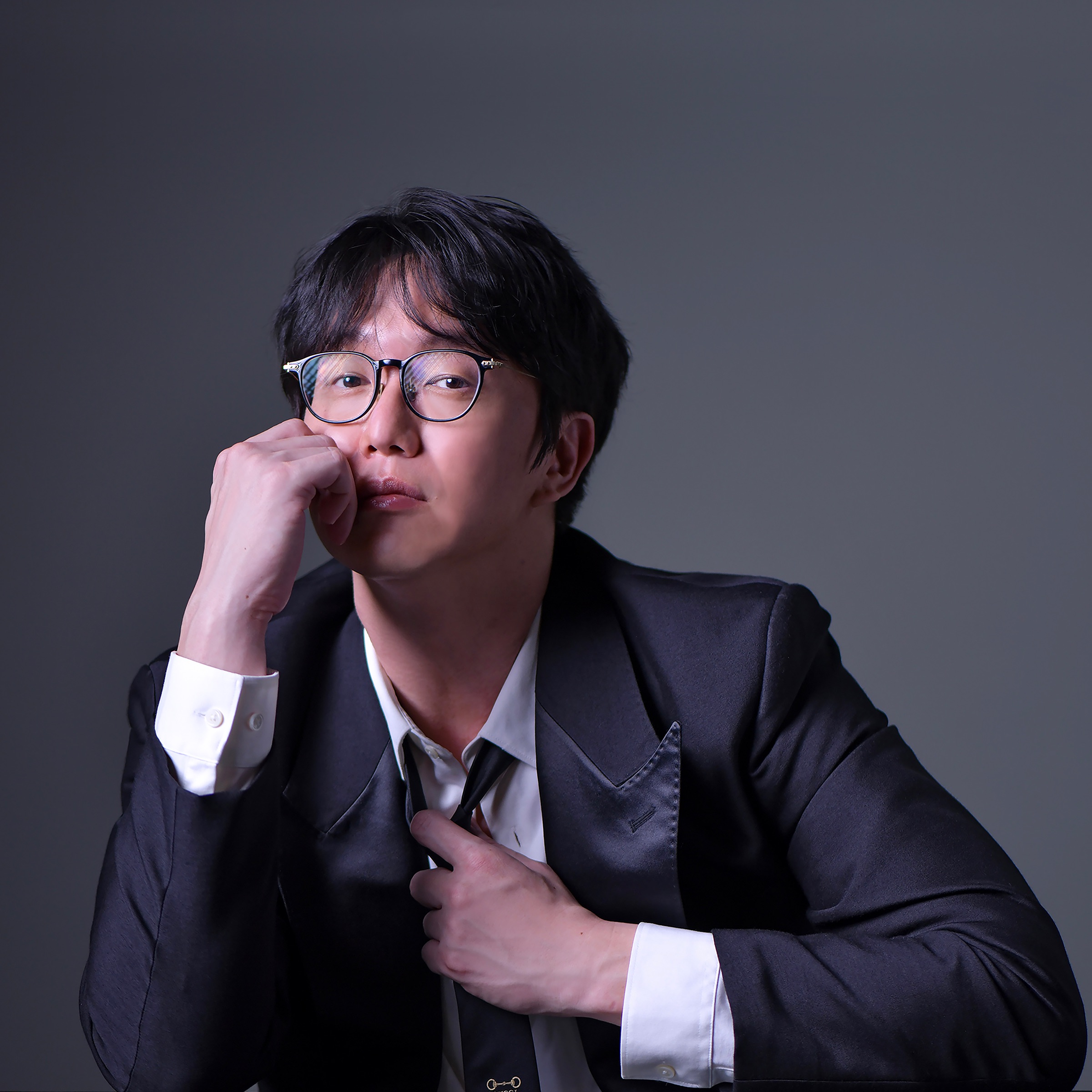 Sung Si Kyung portrait