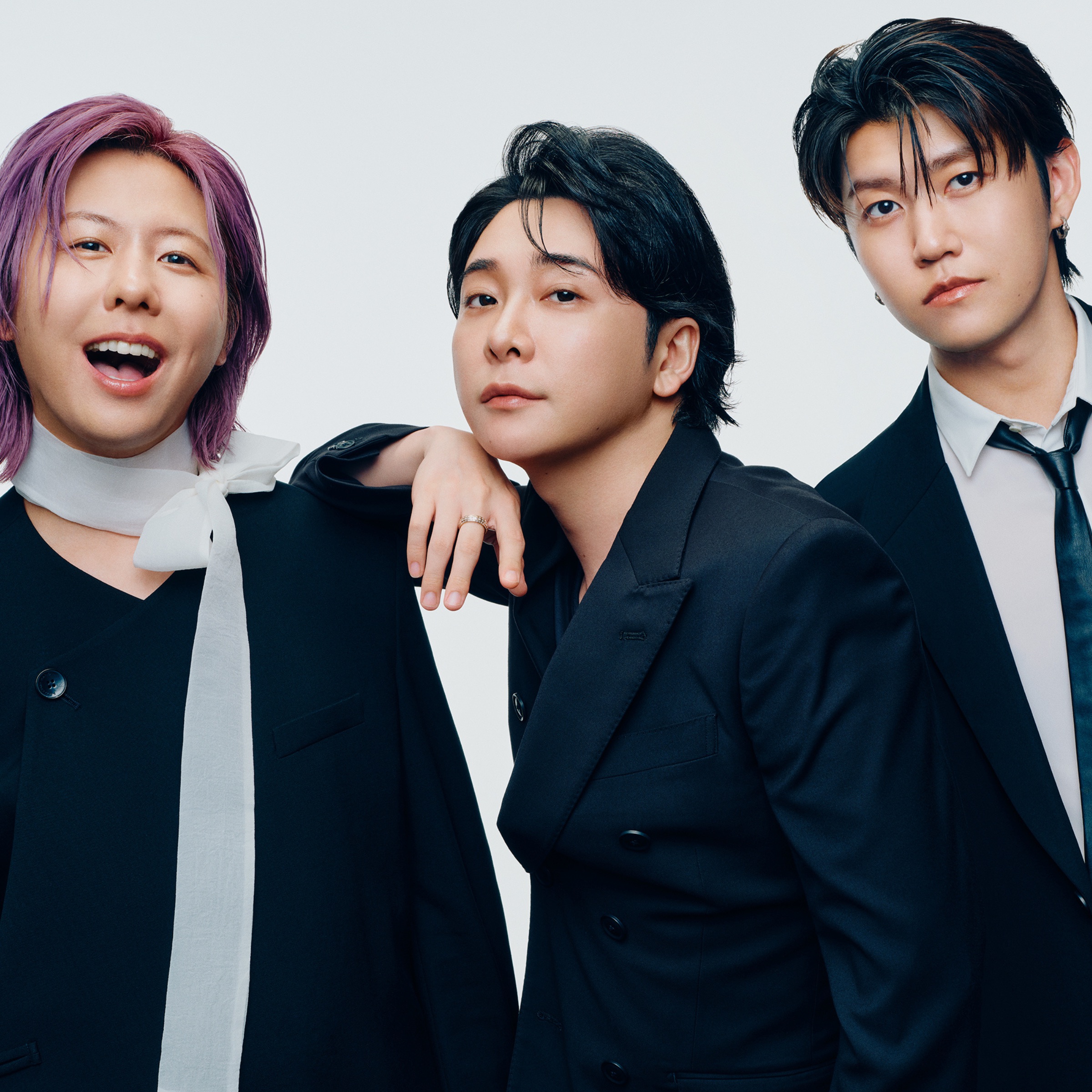 Mrs. GREEN APPLE Portrait