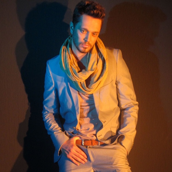 Aşklarım Büyük Benden - Single album cover