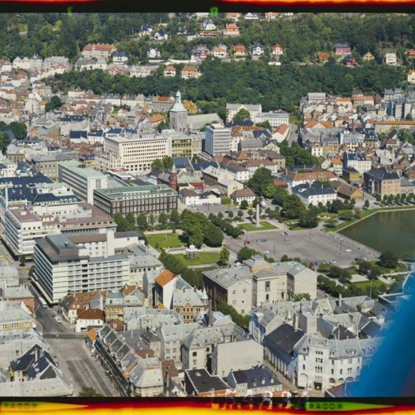 Bergen City (feat. Oscar Blesson, Arshad Maimouni, Amadou, Martin Hazy, Angelo Reira, Kamelen, Kars, album cover