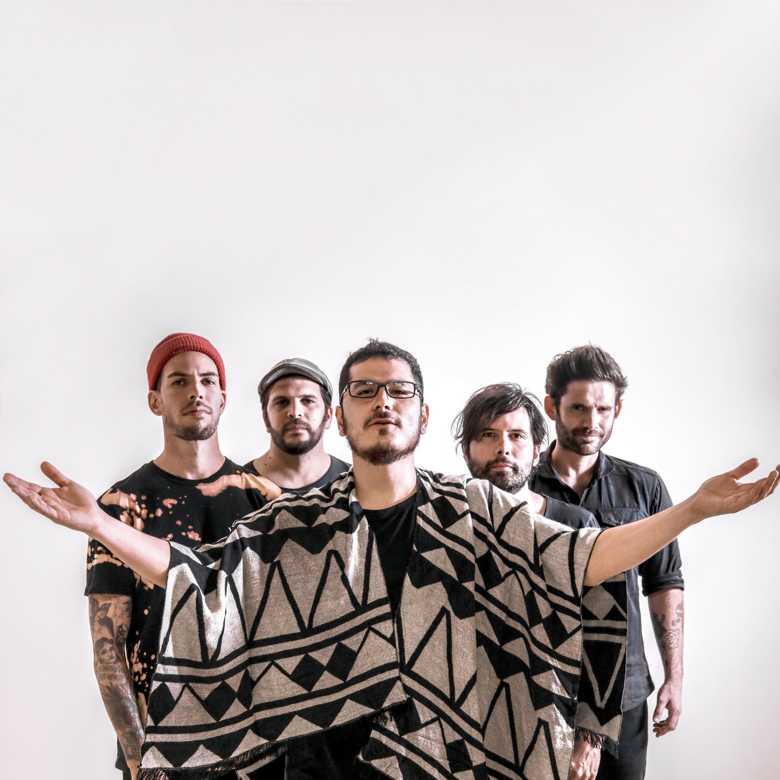 Estás Acá (feat. Los Daniels) - Single album cover