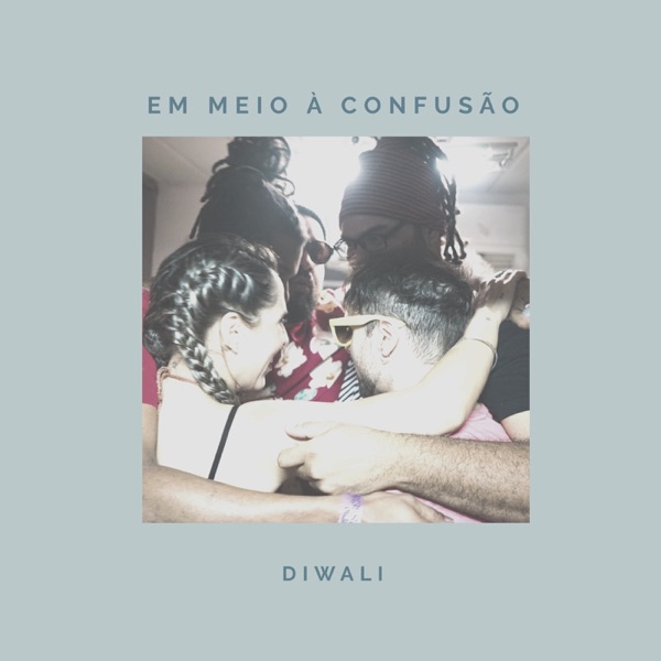 Em Meio à Confusão - Single album cover