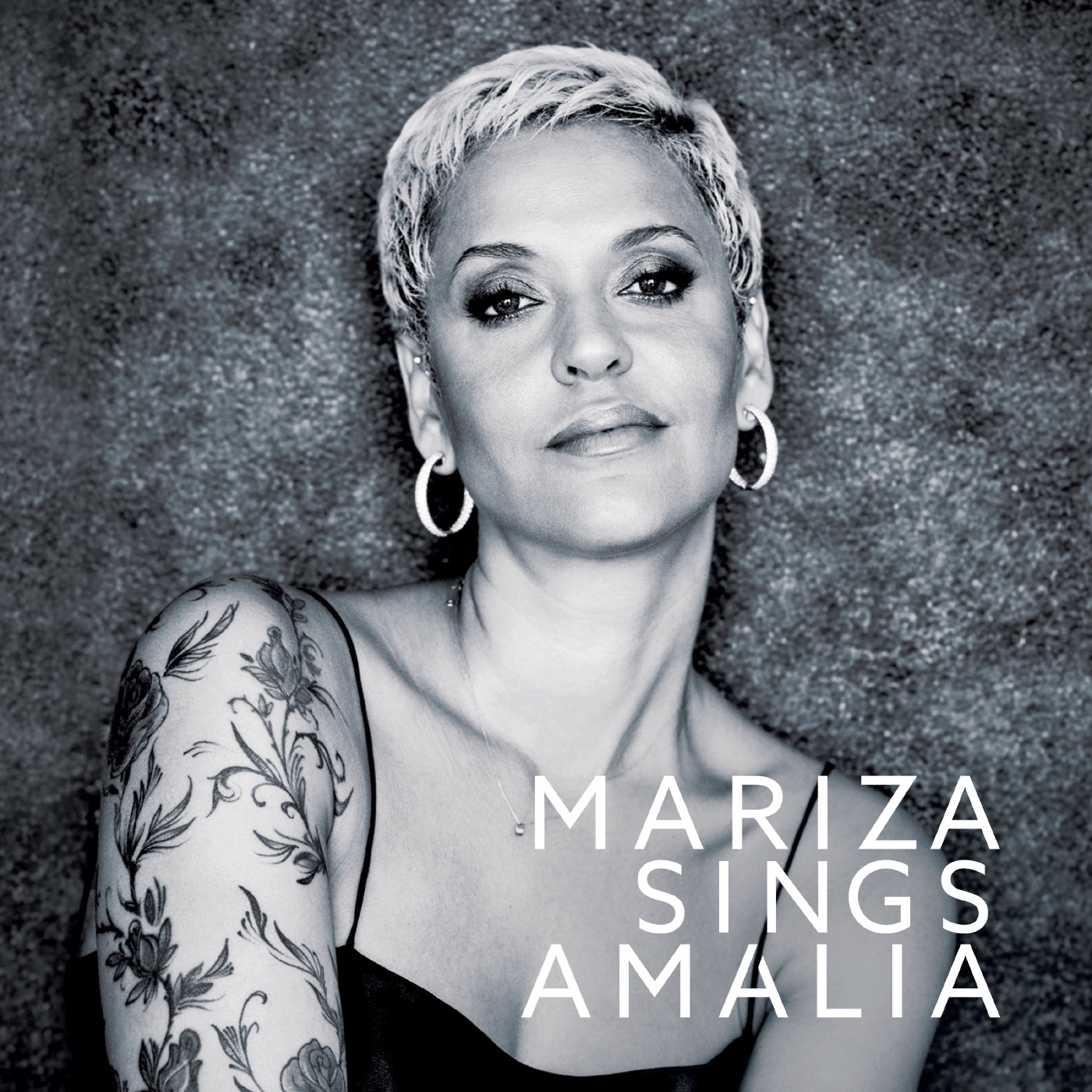 Sings Amália album cover