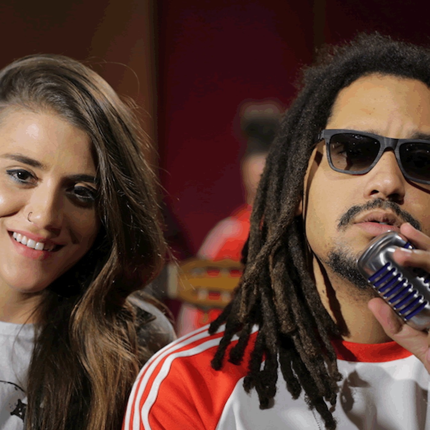 No Mundo da Lua / Abraço (feat. Cynthia Luz) - Single album cover