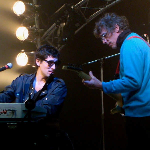 Es la medianoche (en vivo) [feat. Luis Alberto Spinetta] - Single album cover