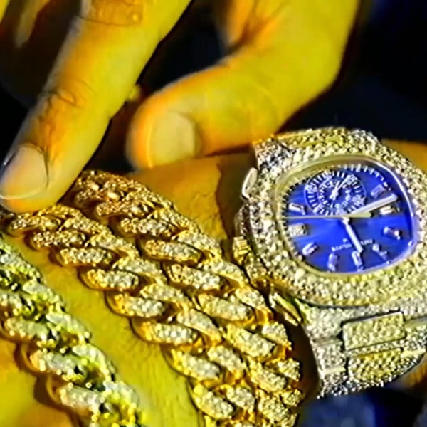 Living Lavish (feat. Yung Simmie) - Single album cover